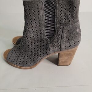 Toms Sz 9 Majorca Heel Ankle Boots Peep Toe Perforated Gray